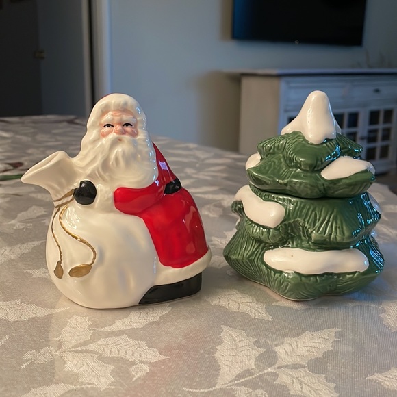 Christmas Sugar and Creamer Fine Ceramic Set. - Picture 13 of 13